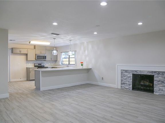 2nd image of 15815 Knollview Dr