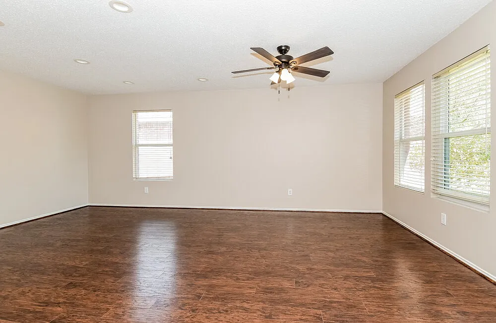 4 bed, 2.0 bath, 2132 sqft, $2,575 — Photo 3