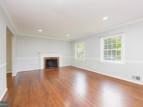 4th image of 8001 Candlewood Dr