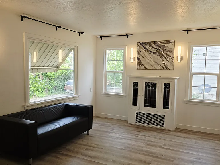 643 S Washington St — Photo 14
