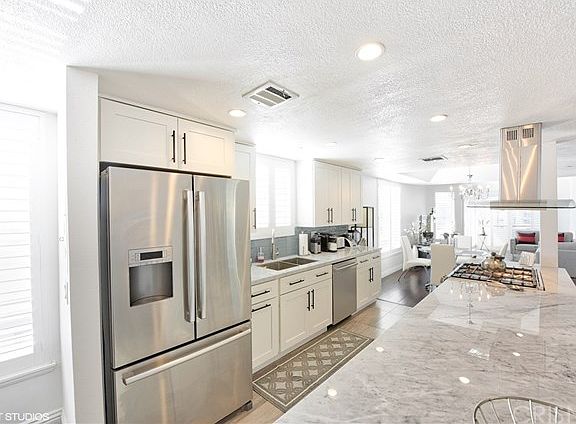 4th image of 1914 Selby Ave APT 401