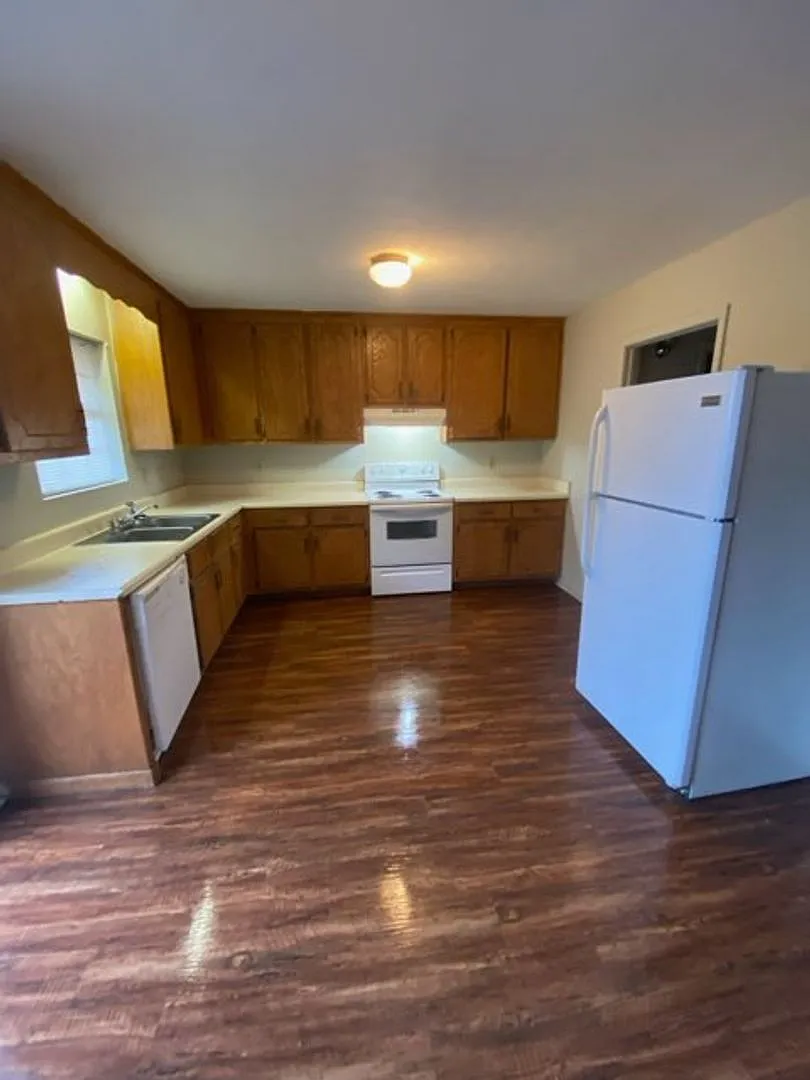 Feemster Lake Apartments — Photo 1