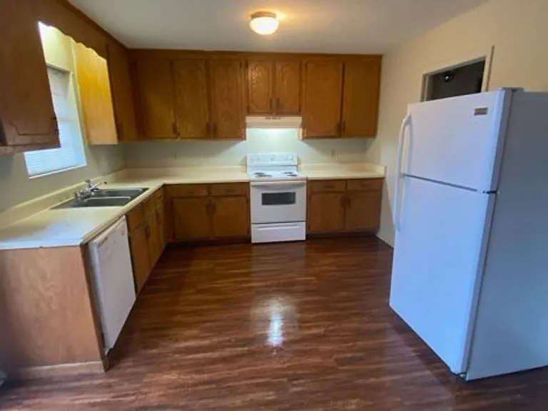 Feemster Lake Apartments — Photo 1