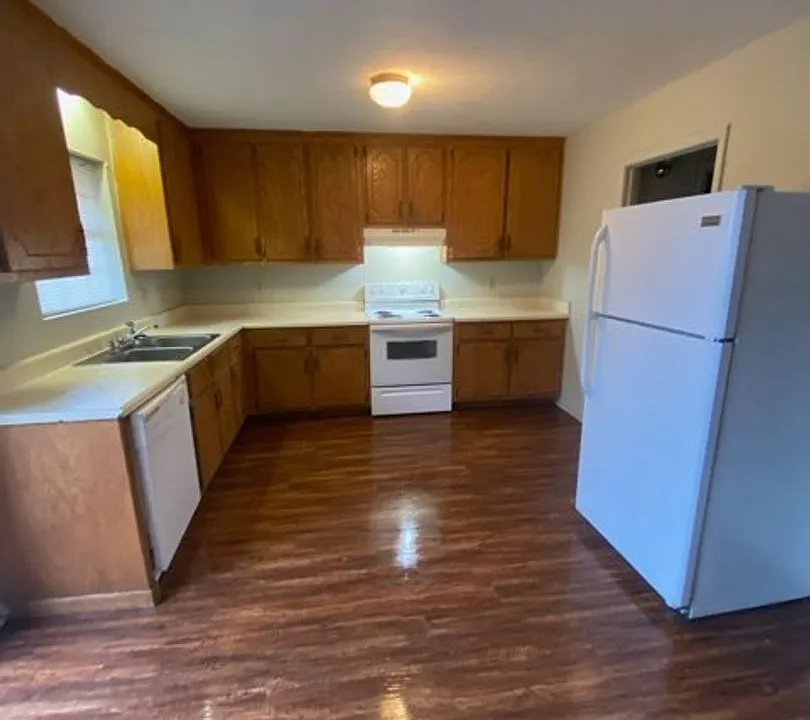 Feemster Lake Apartments