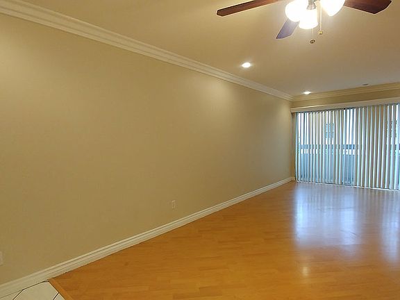 2nd image of 6010 Romaine St APT 107