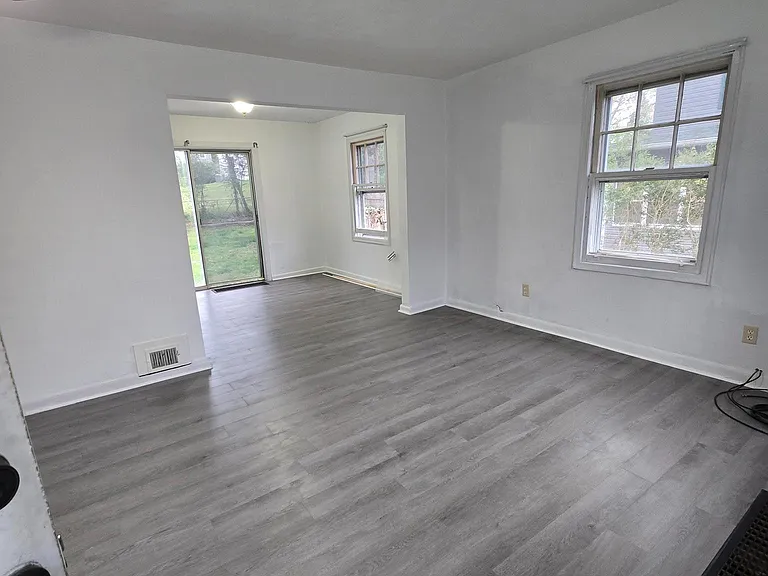 21676 N Essex Dr — Photo 4