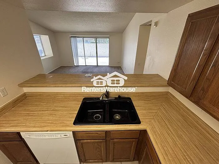 2126 N Villas Ln — Photo 5
