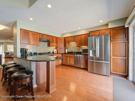 5th image of 172 Tarpon Drive
