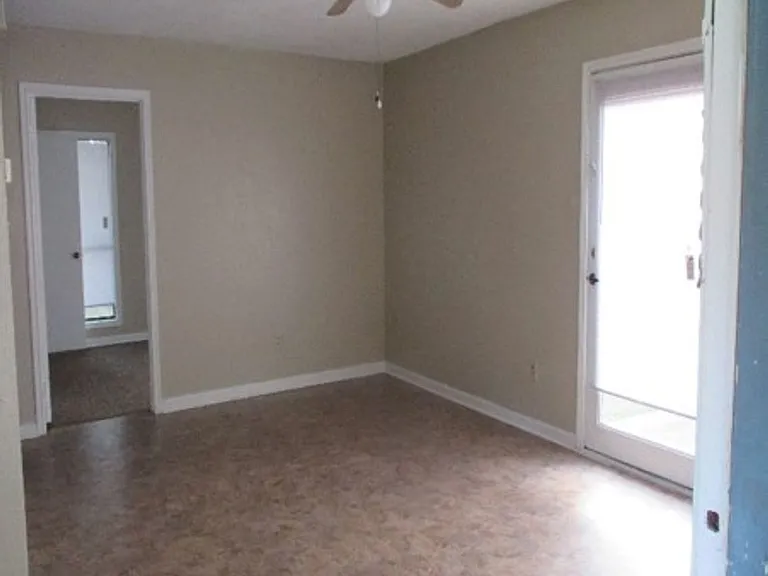3017 Courtney Ave — Photo 4
