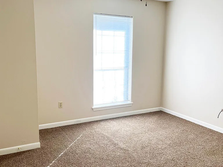 1717 Southpointe Dr — Photo 8