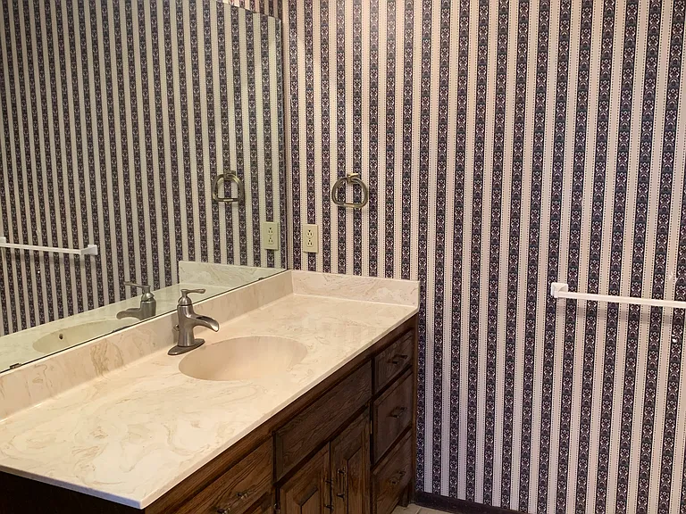 7024 Westbury Dr — Photo 13
