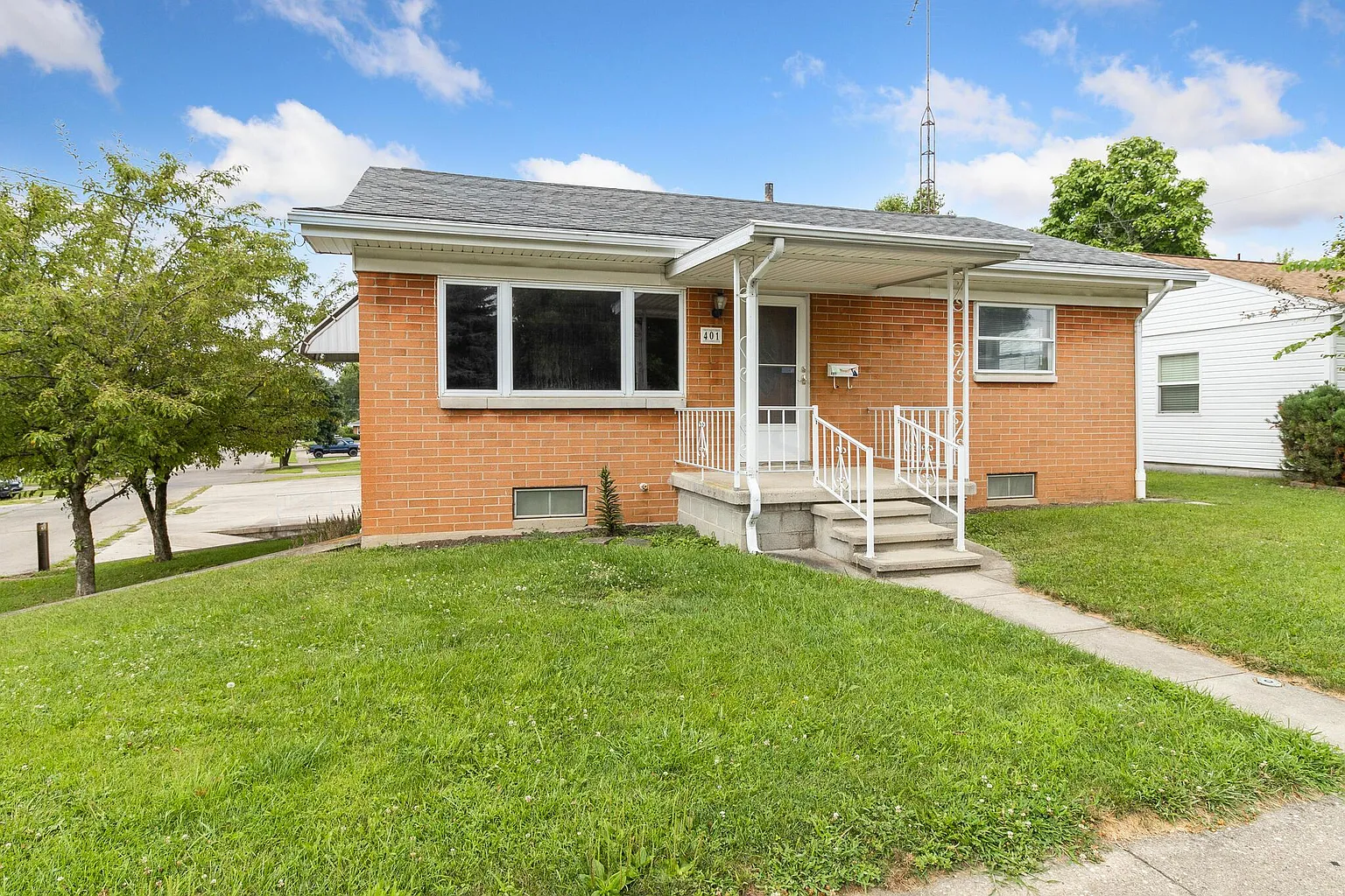 401 Colton Ave photo 1