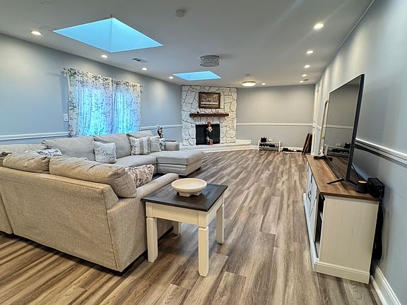 4th image of 7700 W 83rd St