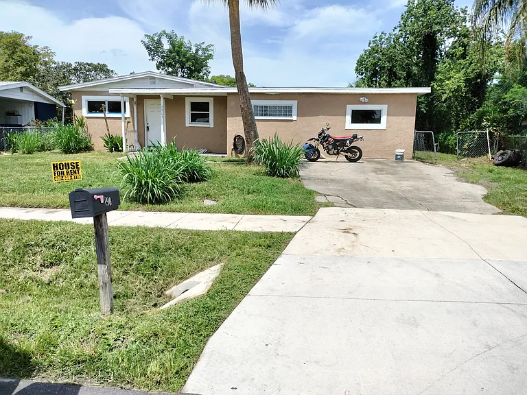 2904 Geoffrey Dr — Photo 1