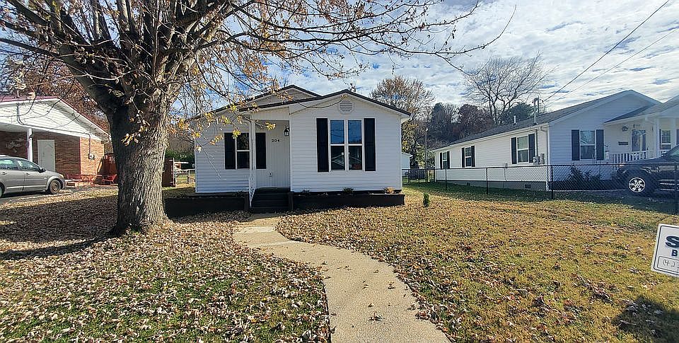 1st image of 204 Bettie St