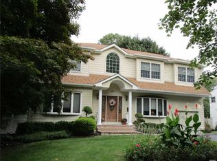 81 Marie Cres, Commack, NY 11725