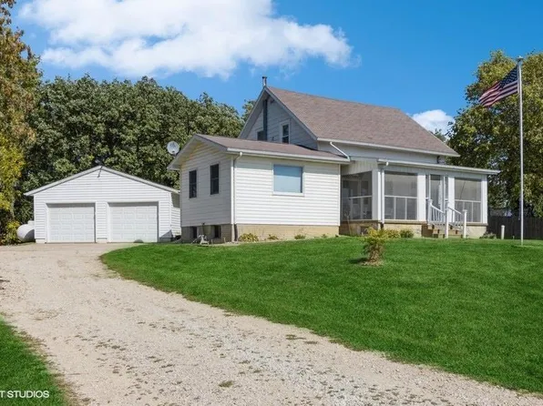 1458 Old Muscatine Rd, Tipton, IA 52772