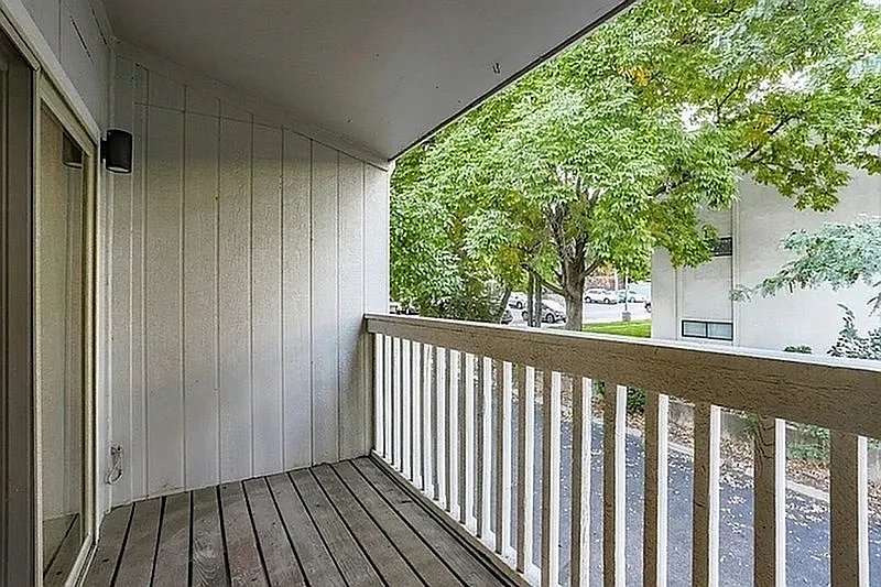 Crescent Apartments — Photo 4