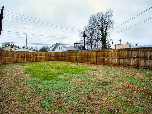 3rd image of 1019 Washington Ave