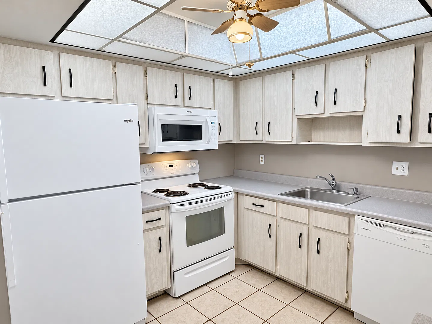 2/2 First Floor in Poppleton Creek! — Photo 3