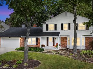 29072 Oak Point Dr, Farmington Hills, MI