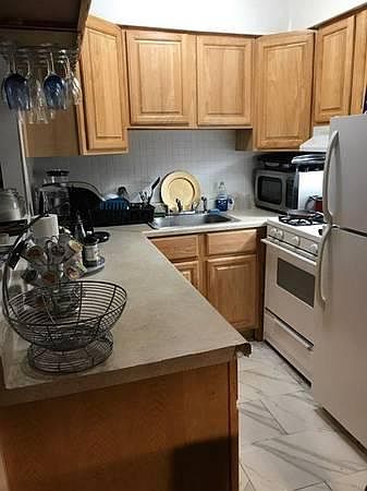 1st image of 2852 Bruckner Blvd #2