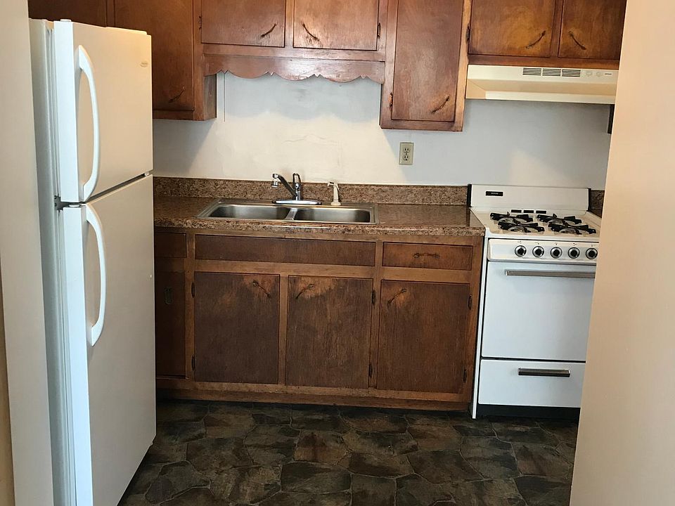 2nd image of 2908 N Rockwood Dr APT E