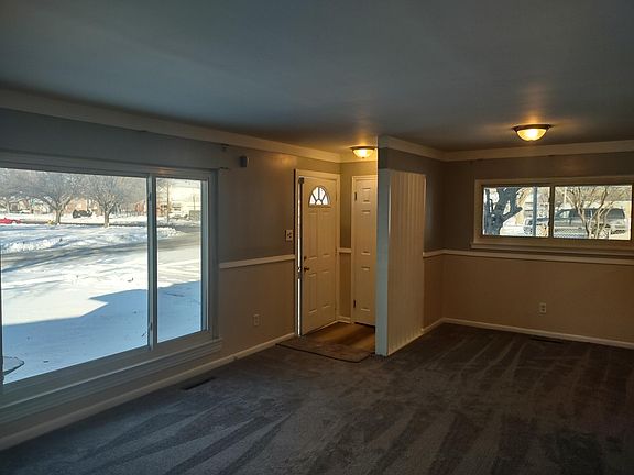 3rd image of 1005 Zephyr St