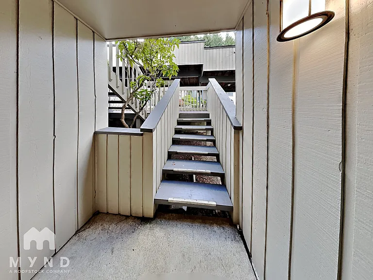 10905 NE 35th Pl #4 — Photo 15