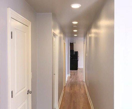 3rd image of 900 W Montrose Ave #G