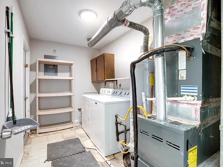 322 Clay St — Photo 34