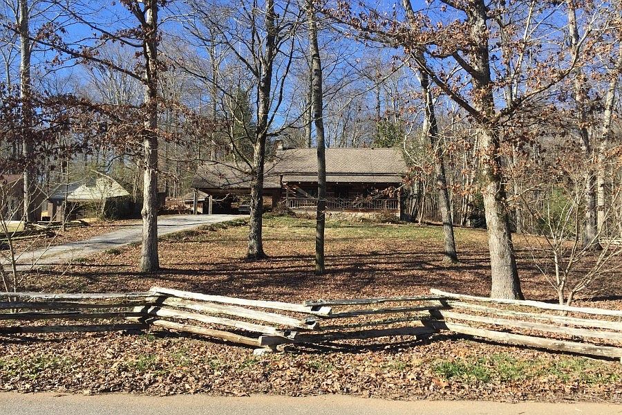 1st image of 219 Indian Hills Dr