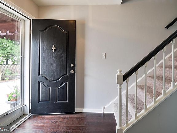 4th image of 1009 McDowell St