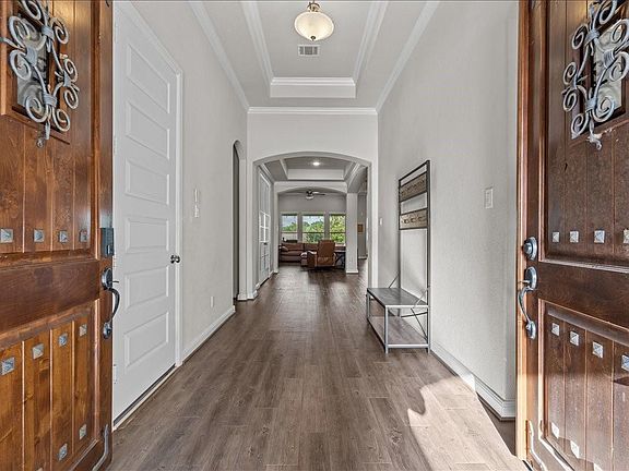 3rd image of 2419 Trocadero Ln