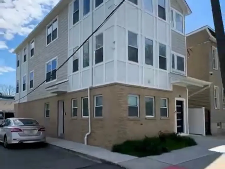 86 Belmont Ave #2