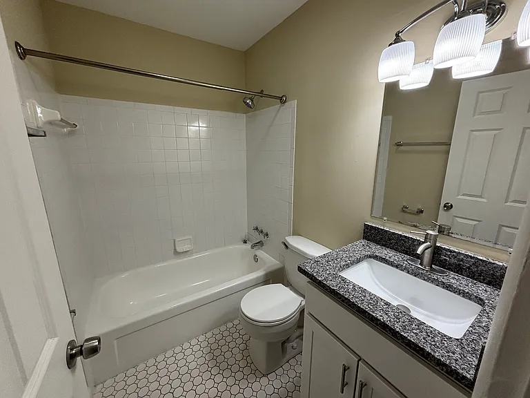 3912 La Rosa Dr — Photo 8