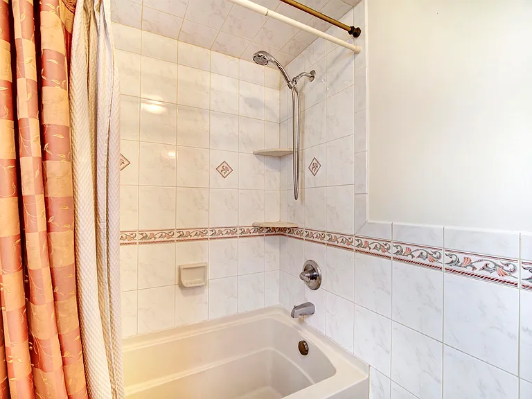 404 46th St #3 — Photo 9