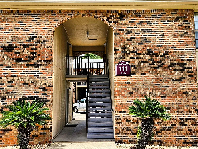 Jaymar Apartments — Photo 6
