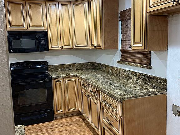 3rd image of 5433 Hillsdale Blvd