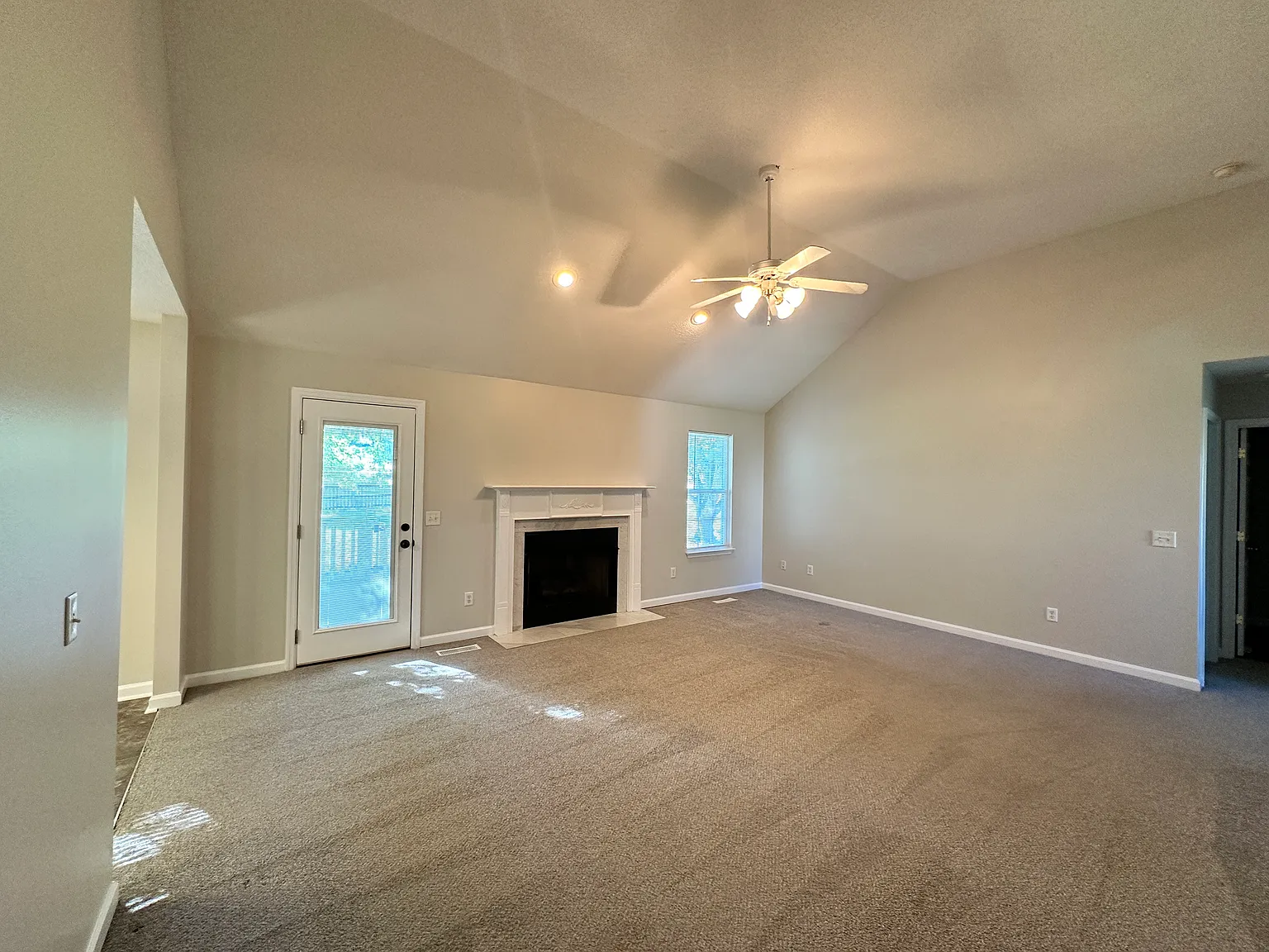 3 bed, 1582 sqft, $2,300 — Photo 2