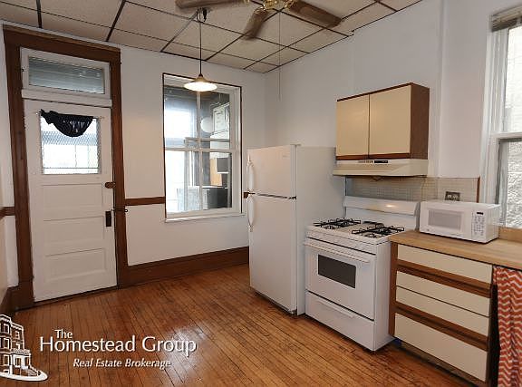 4th image of 3218 N Seminary Avenue # Second Floor