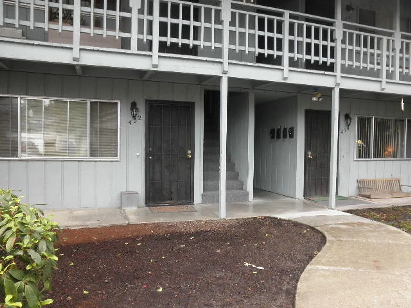 Freshly Renovated Camas 2BR with Oversized Balcony 1st Full Month FREE! — Photo 2
