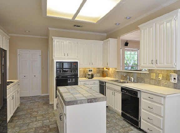 3rd image of 2218 Creekside Cir N