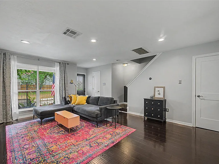 1104 Buckner St — Photo 8
