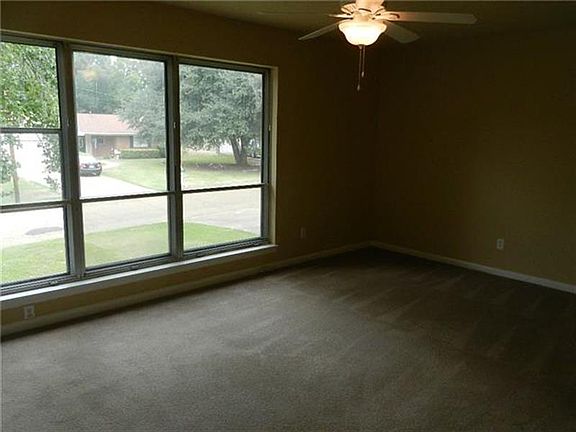 2nd image of 2111 Urbandale St