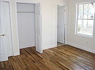 12 Anchor St, Flanders, NY 11901