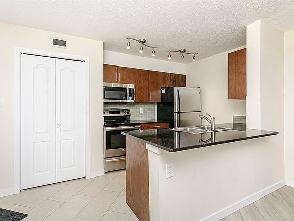 5th image of 11803 22nd Ave SW #111