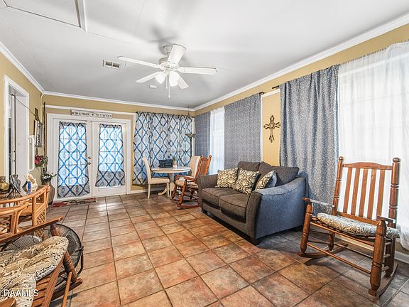 4th image of 131 Bradford Dr