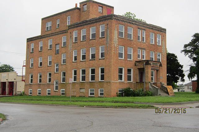 2nd image of 2400 S Harvey Ave