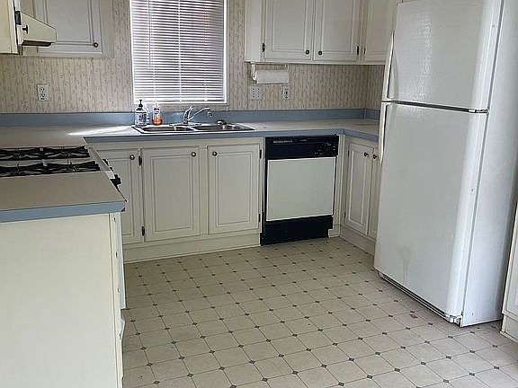 2nd image of 35 Cottonwood Cir #35